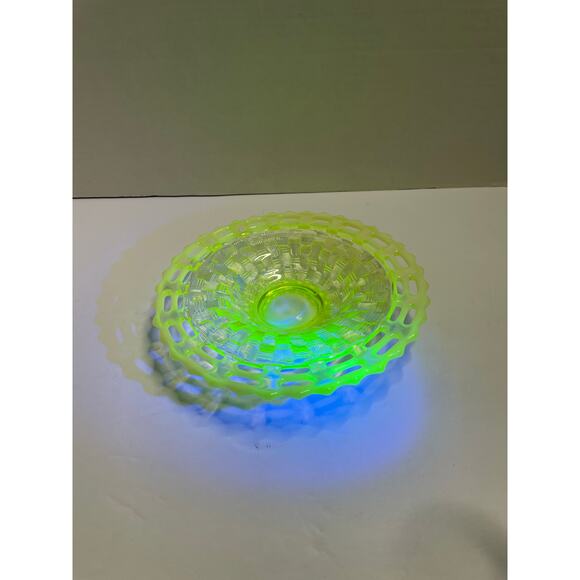 Fenton Basketweave Canary Yellow Opalescent Glass Bowl 7in Two Row Pierced Edge - Picture 3 of 10